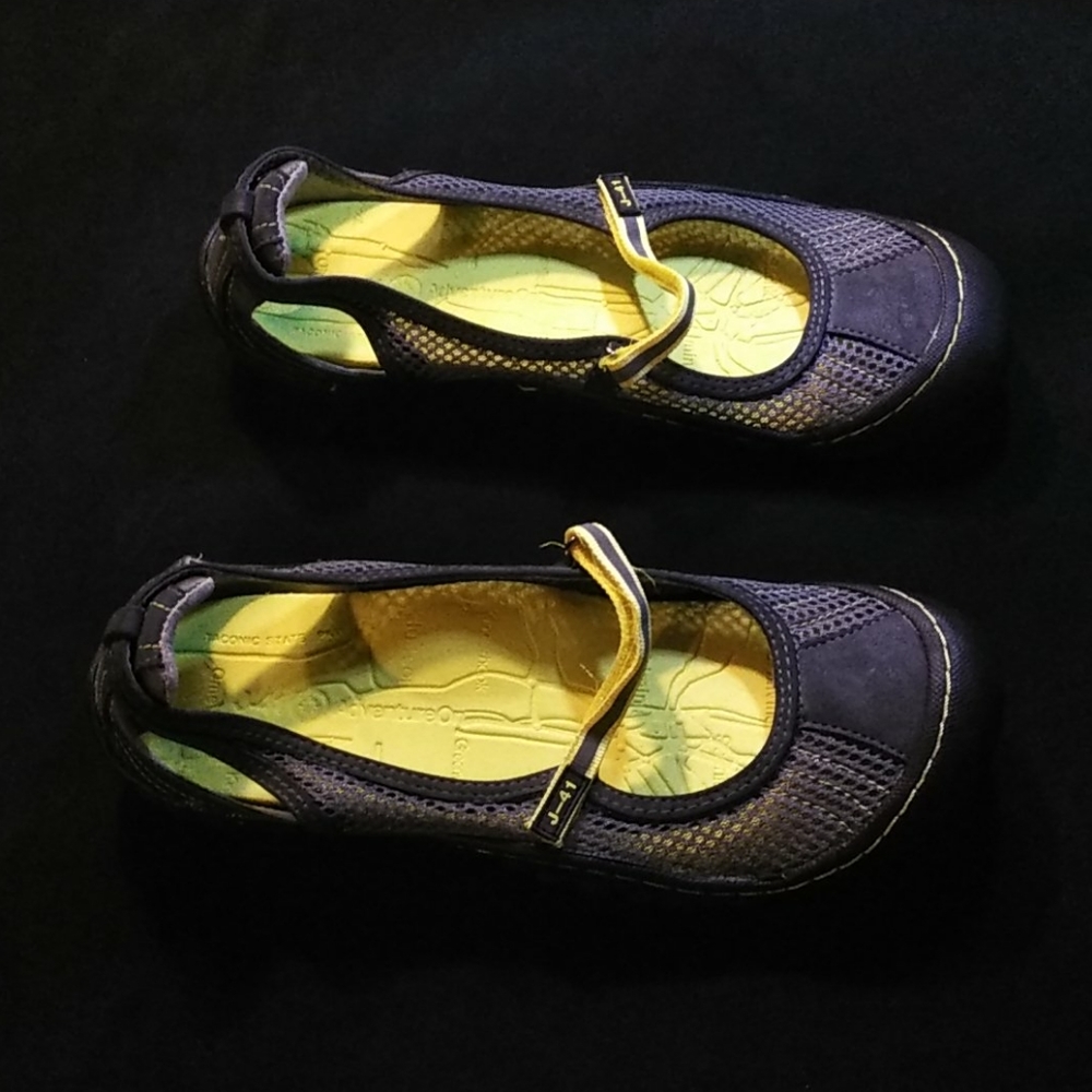 J-41 vegan shoes. Size 8. Black/yellow.